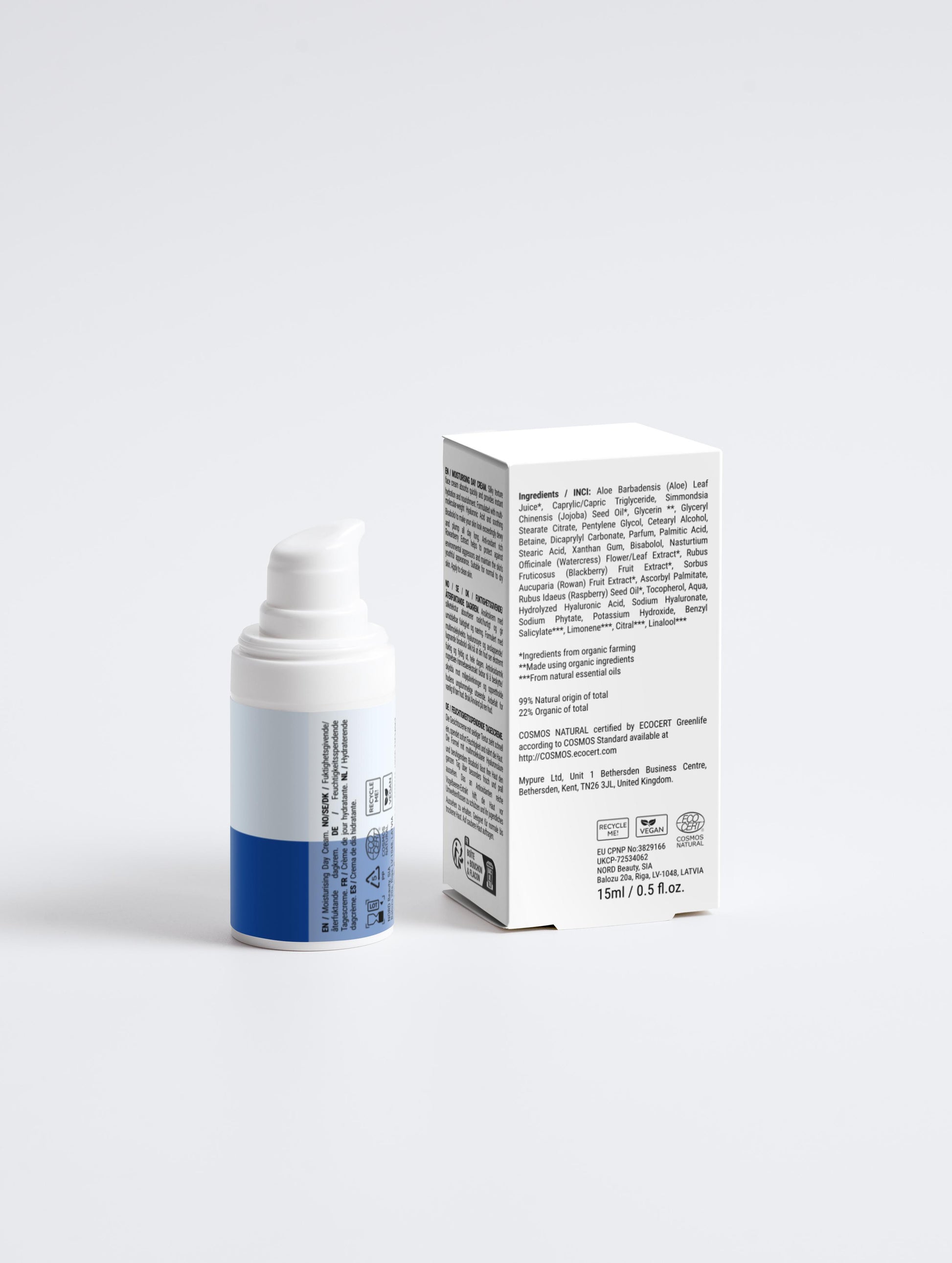 Crème visage hydratante DERMAnova – flacon blanc minimaliste à texture soyeuse